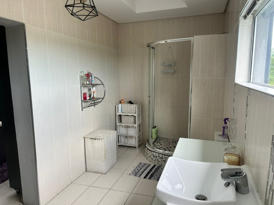 5 Bedroom Property for Sale in Nahoon Valley Park Eastern Cape
